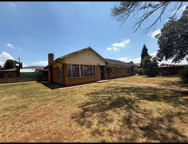 4 BEDROOM HOUSE FOR SALE IN VANDERBIJLPARK CE 2